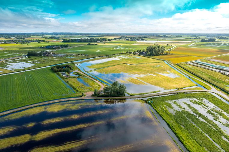 Luchtfoto van waterig landbouwgebied in Nederland